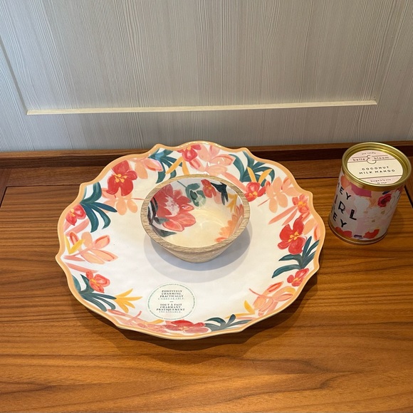 🌺 FLORAL VEGGIE/FRUIT/DIP Dishes with matching candle NWOT - Picture 2 of 6